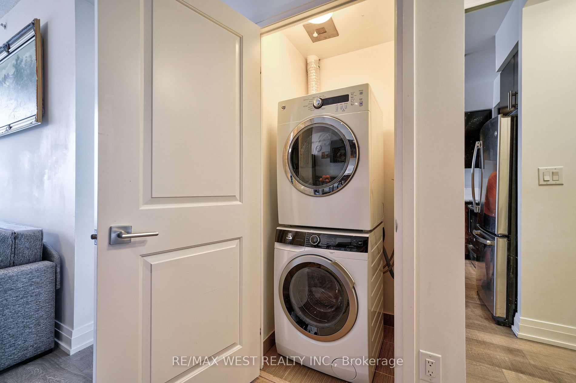 7167 Yonge St, #407