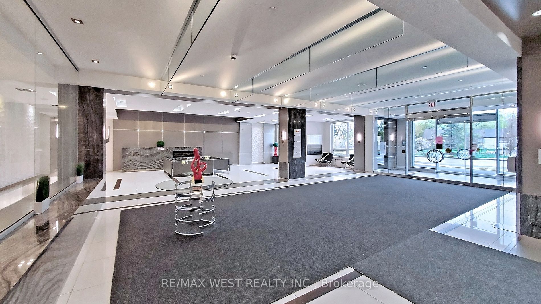 7167 Yonge St, #407