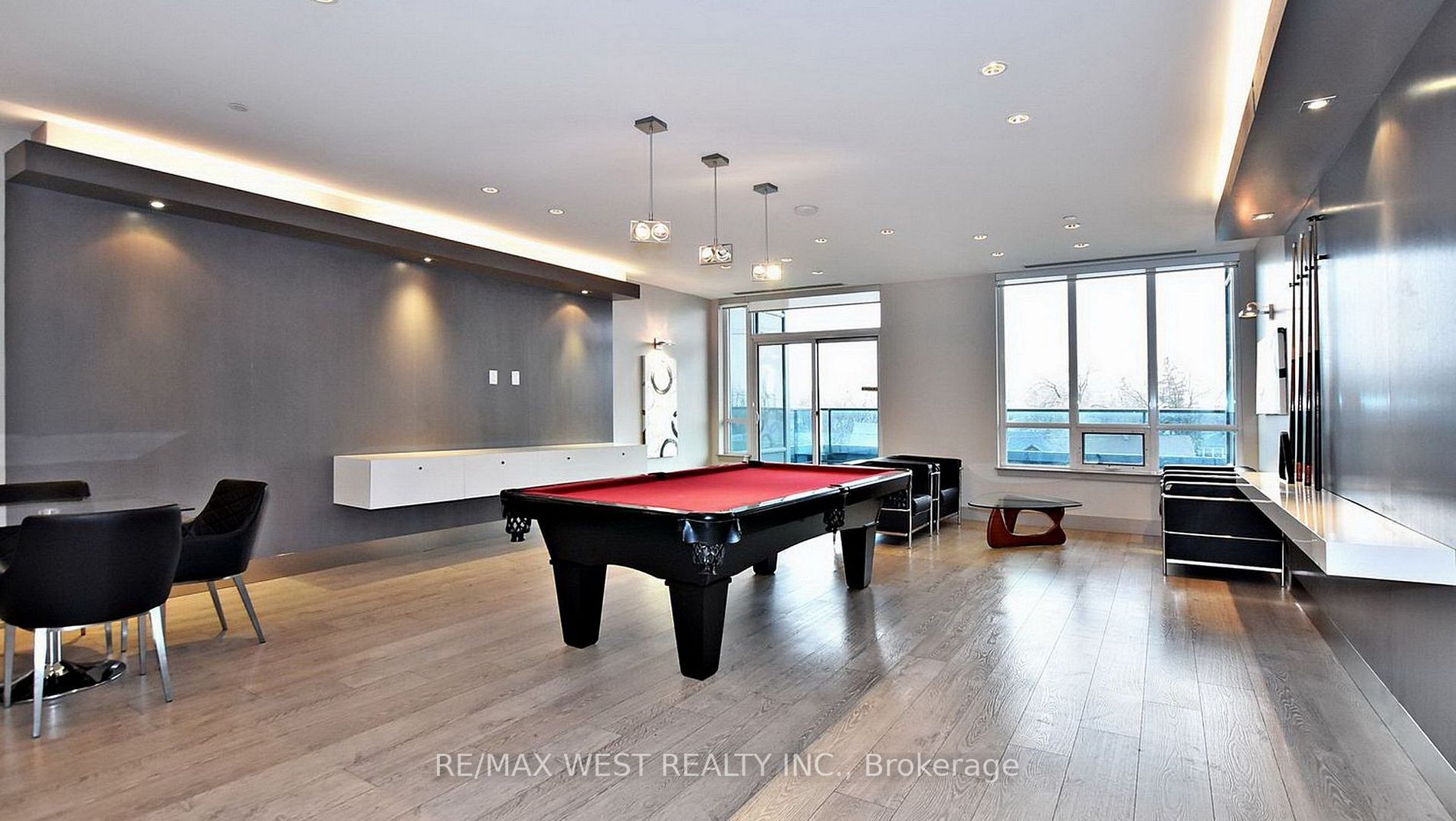 7167 Yonge St, #407