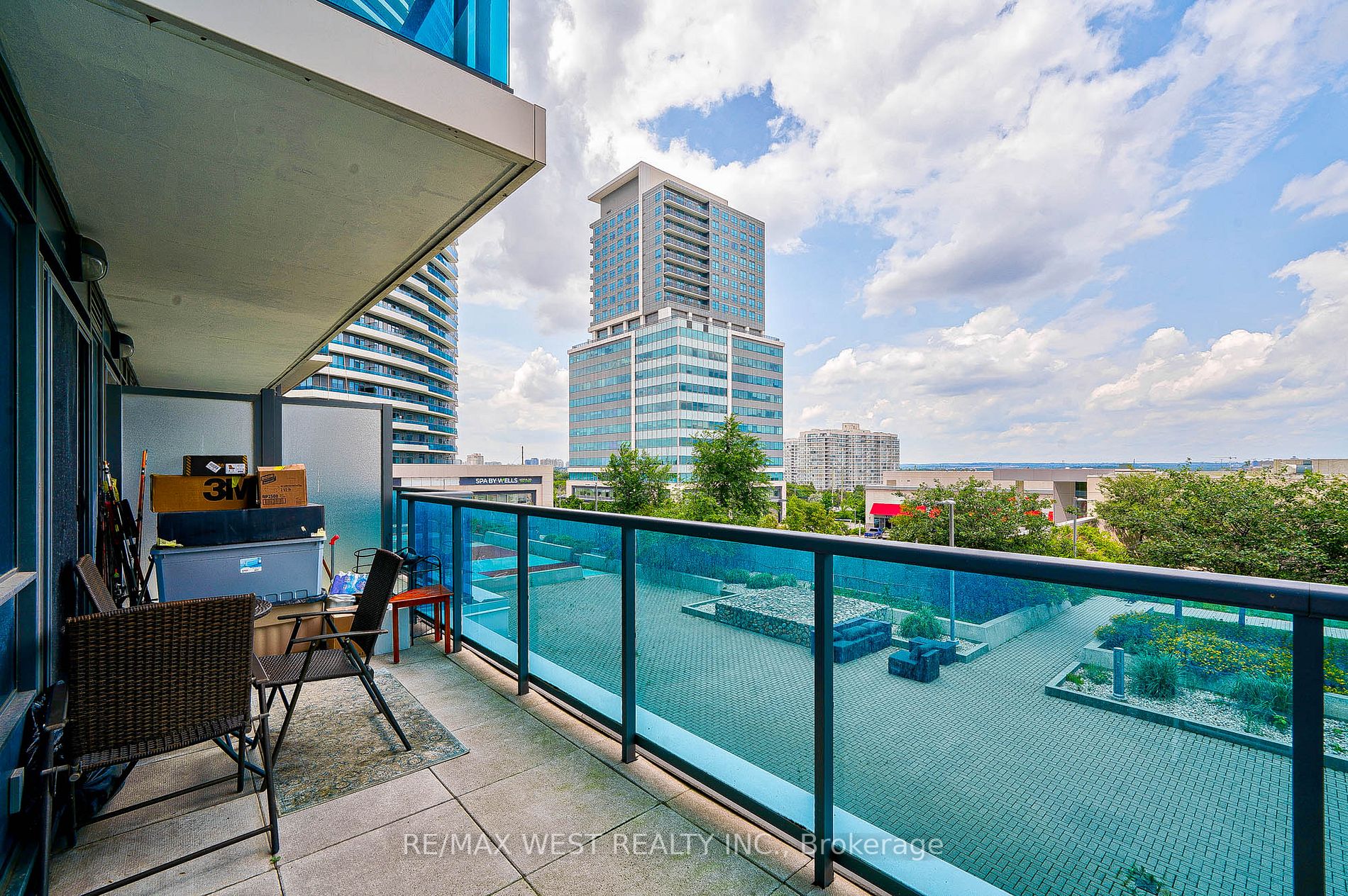 7167 Yonge St, #407