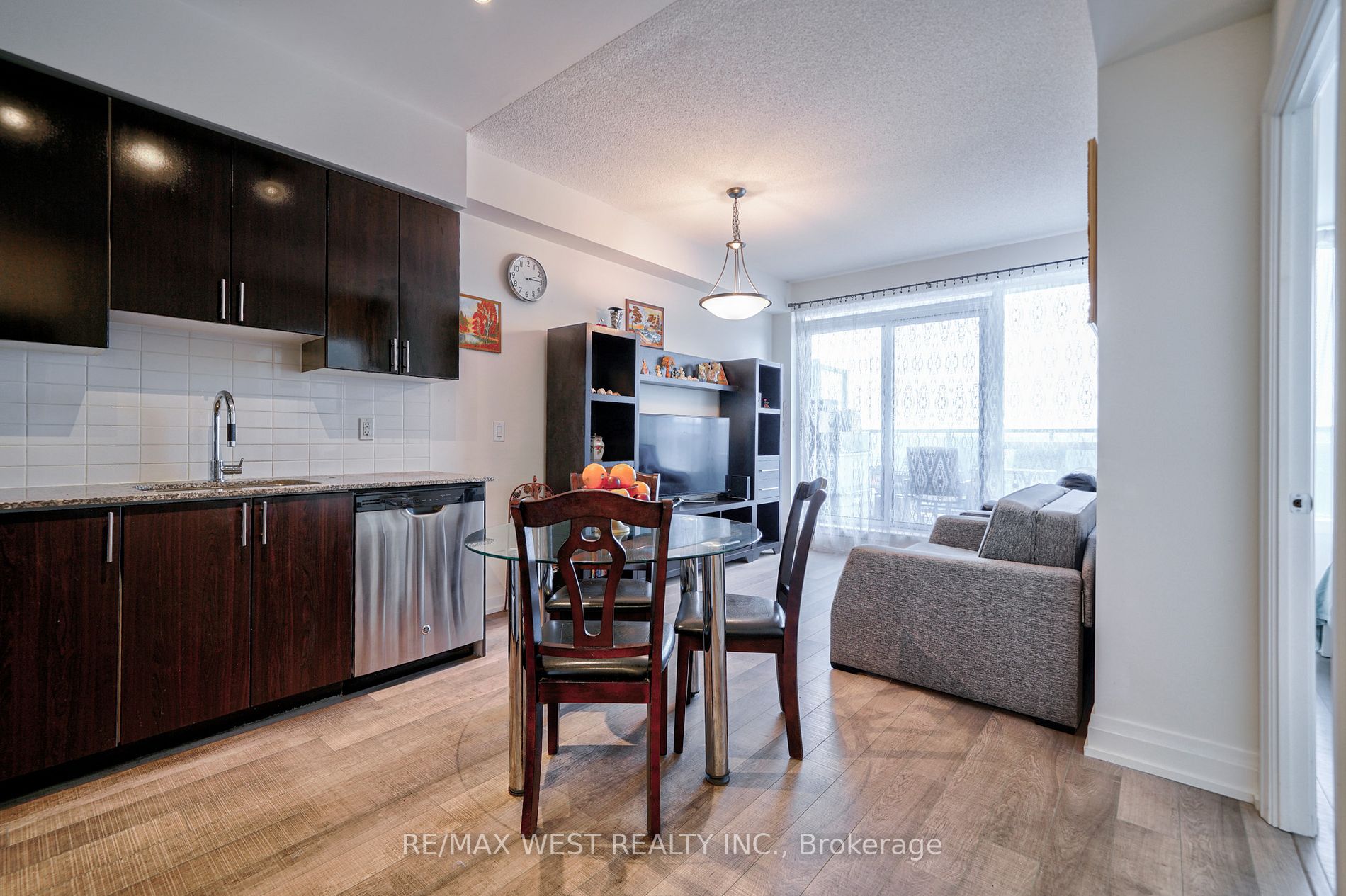 7167 Yonge St, #407