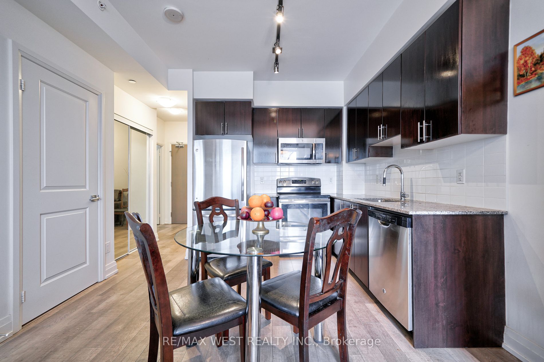 7167 Yonge St, #407