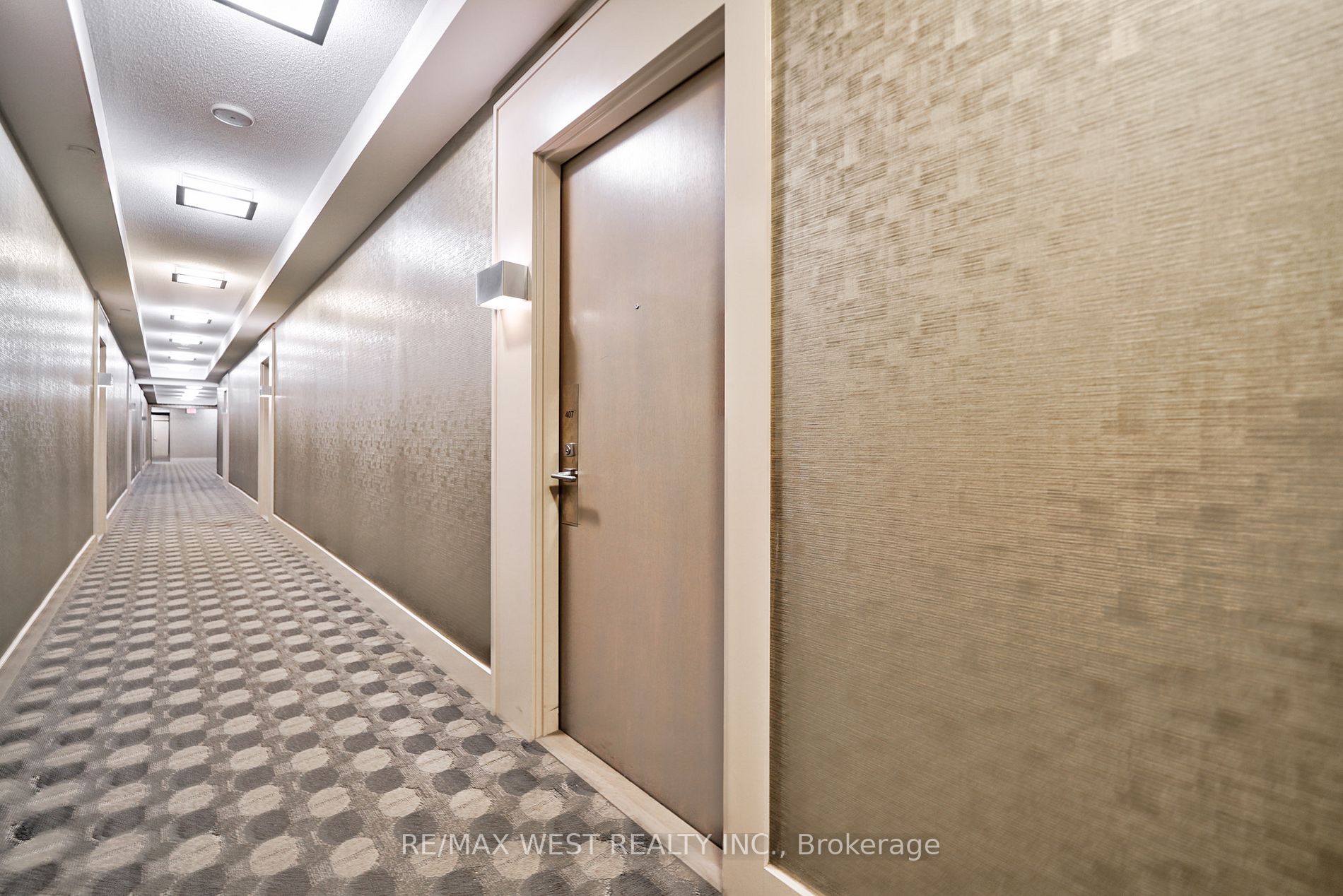 7167 Yonge St, #407