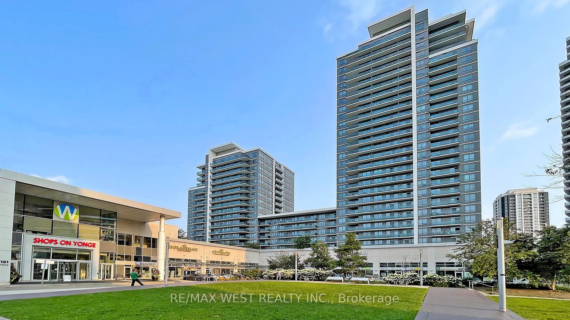 7167 Yonge St, #407