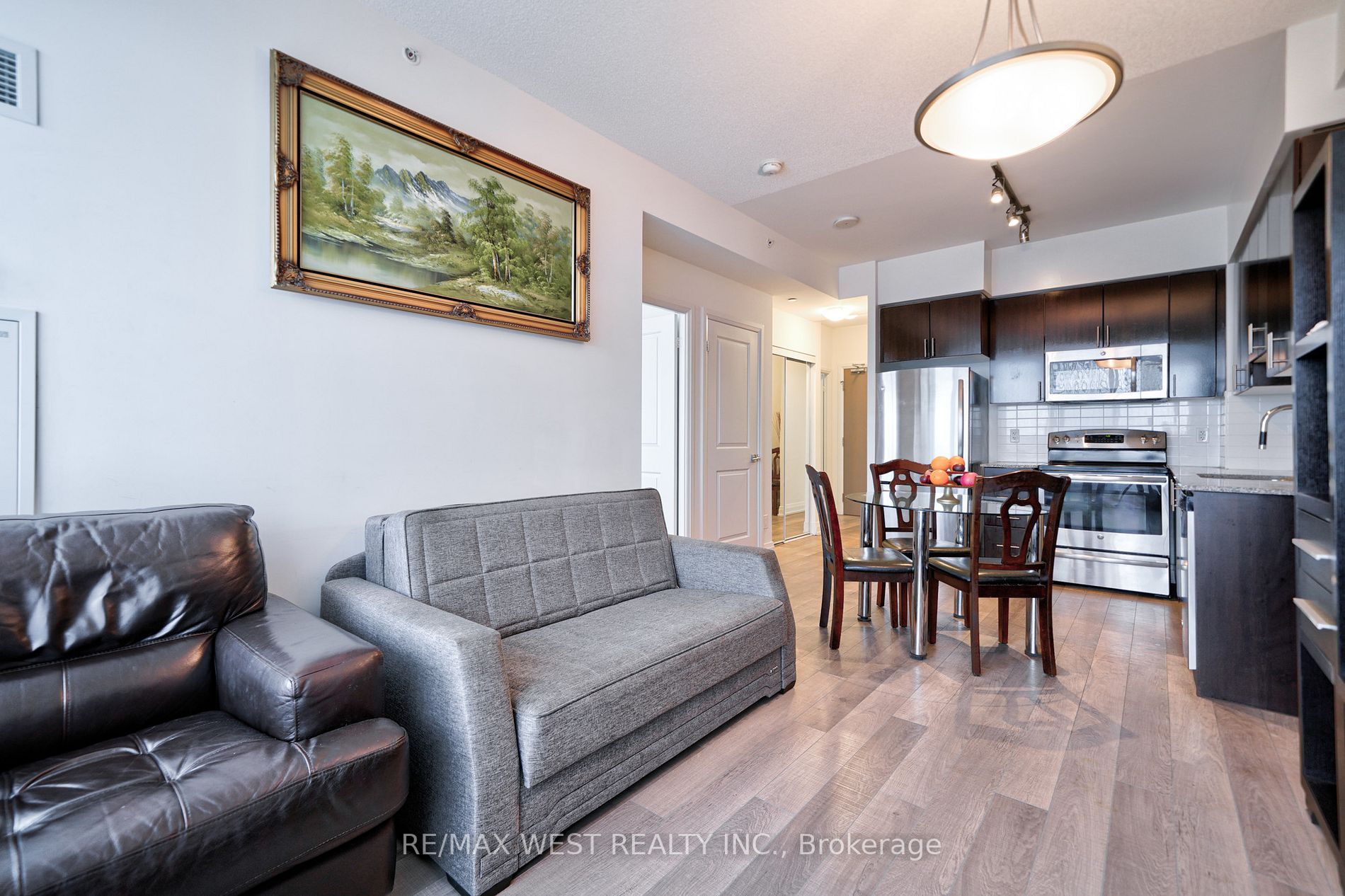 7167 Yonge St, #407