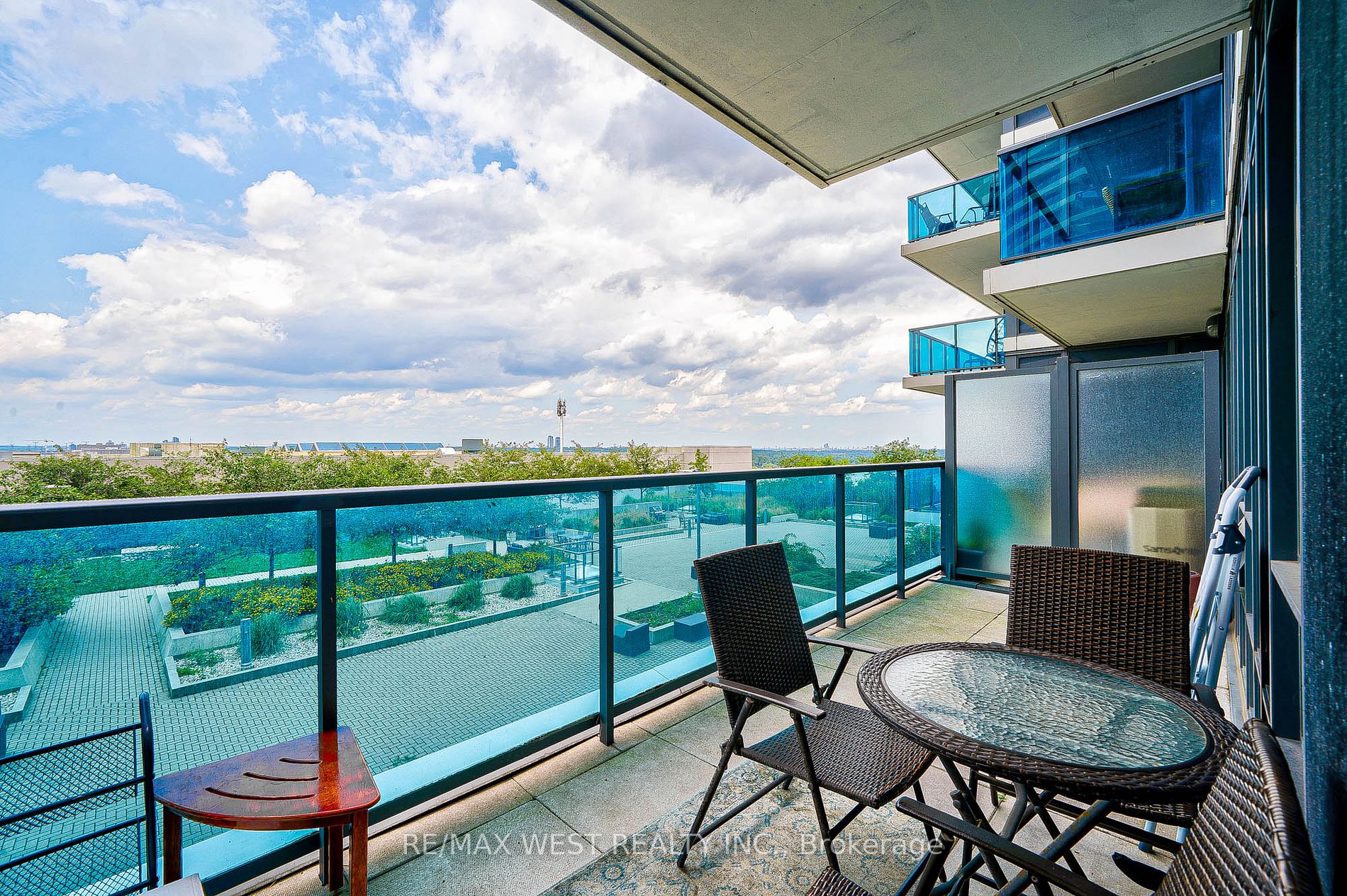 7167 Yonge St, #407