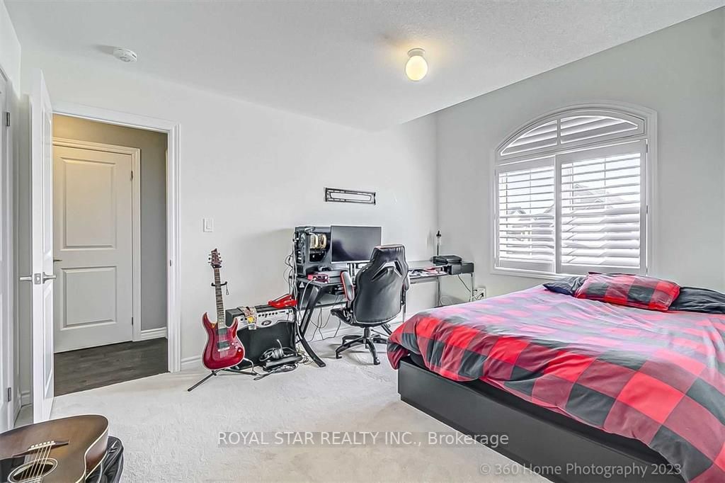 1010 Larter St