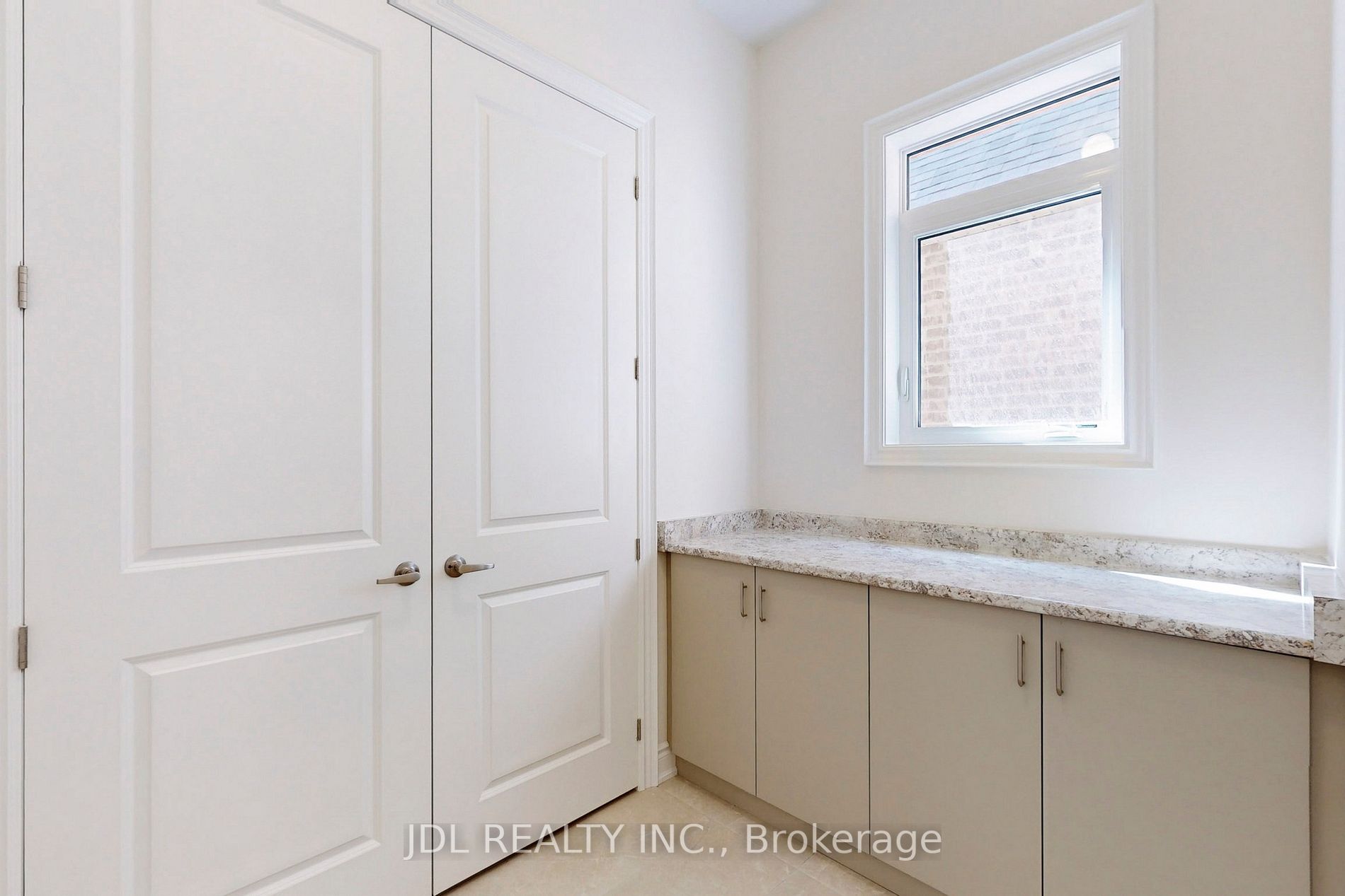 3 Ballanview Crt
