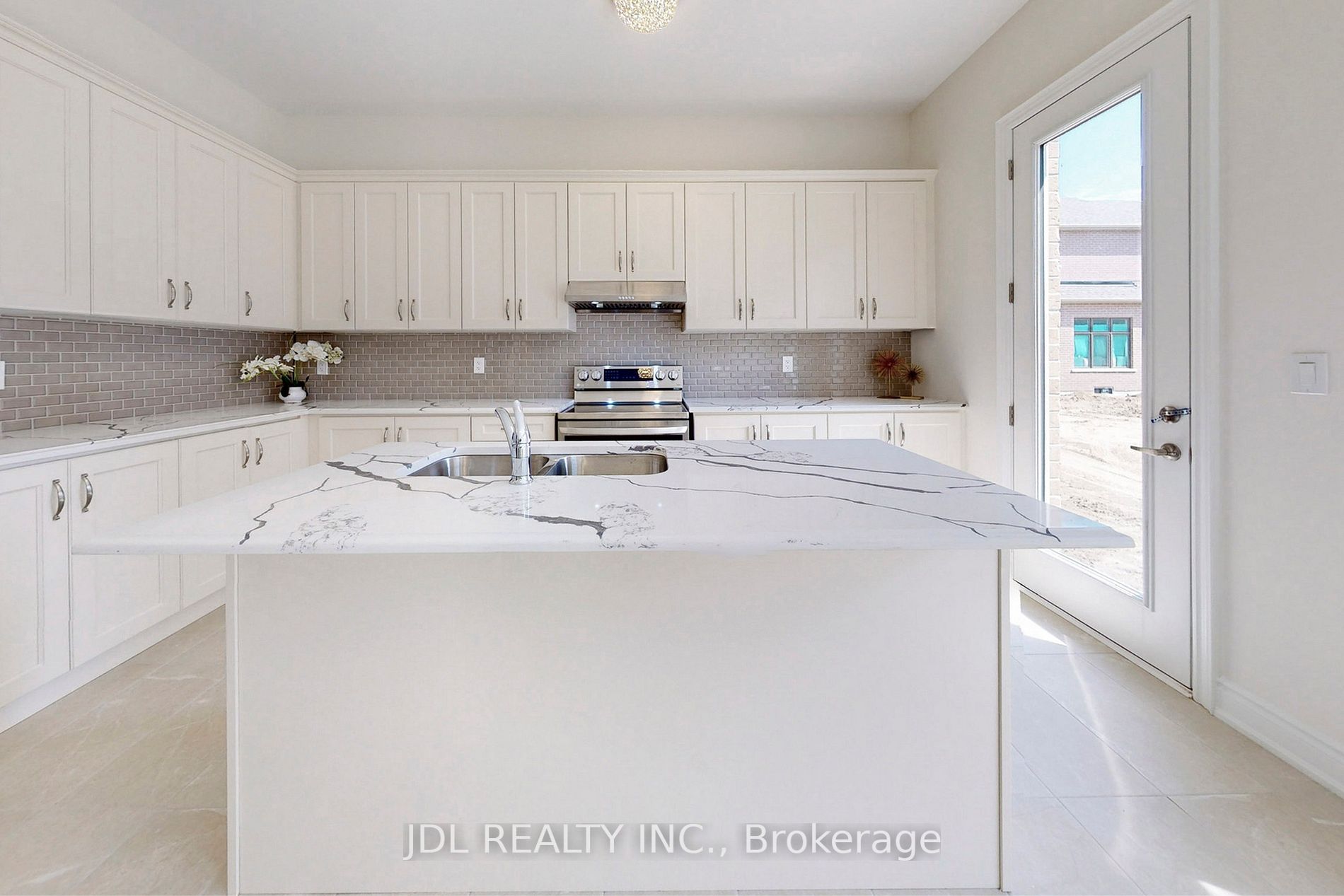 3 Ballanview Crt