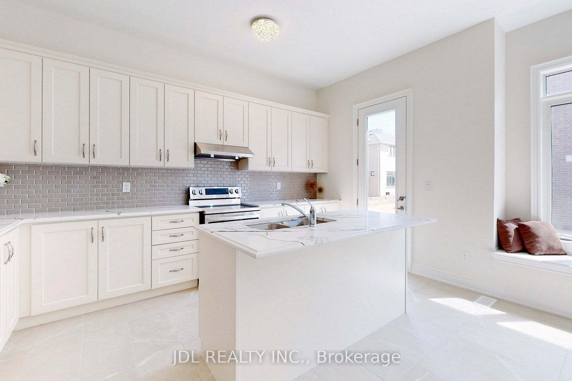 3 Ballanview Crt