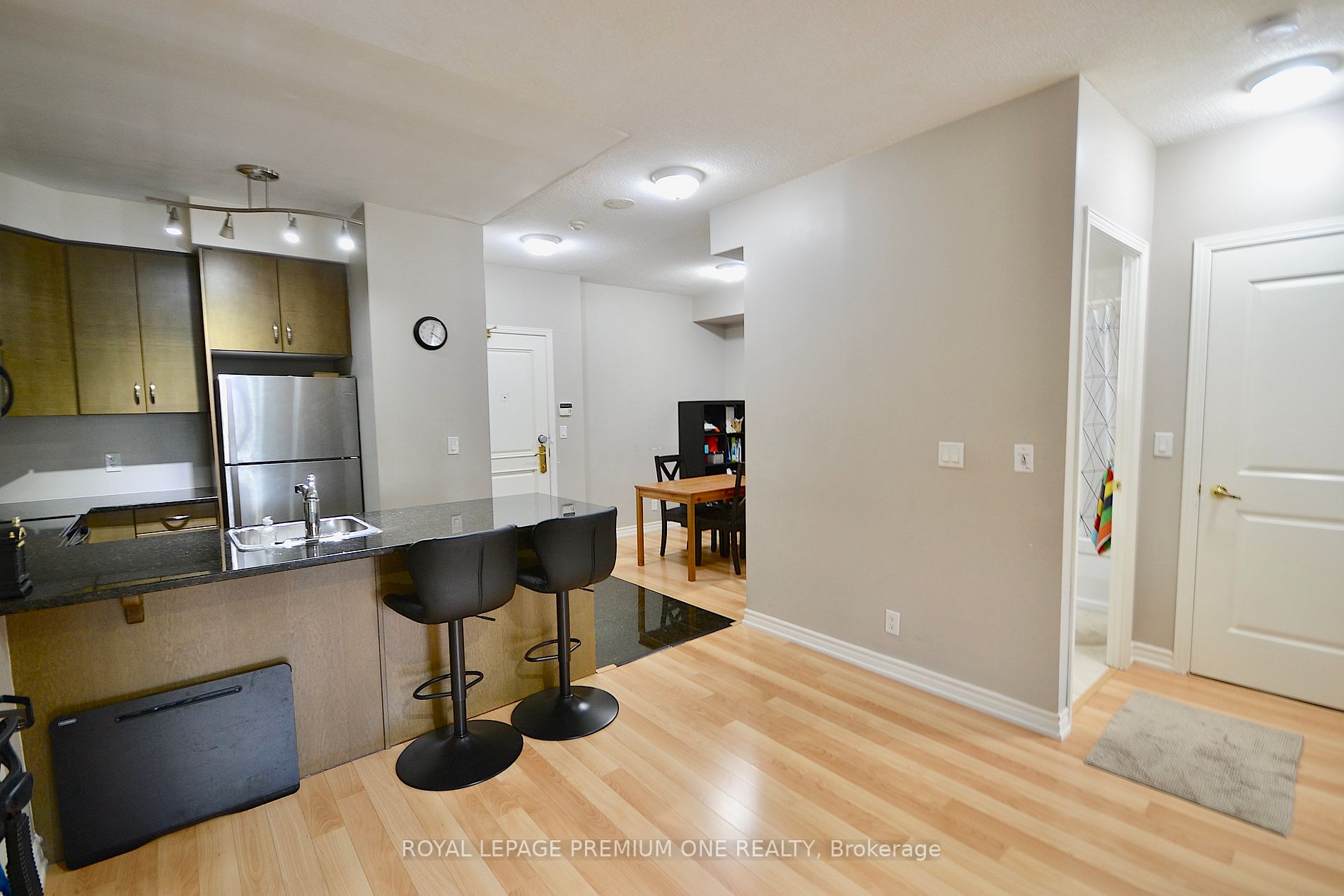 9225 jane Street, #806