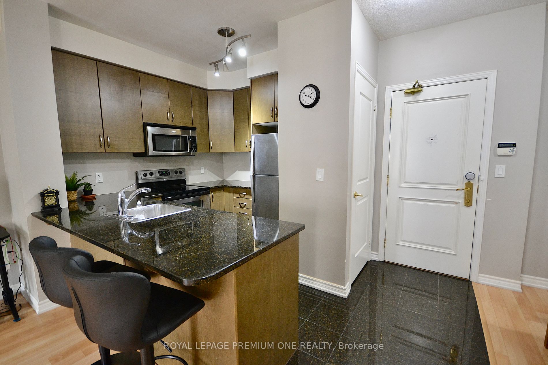 9225 jane Street, #806