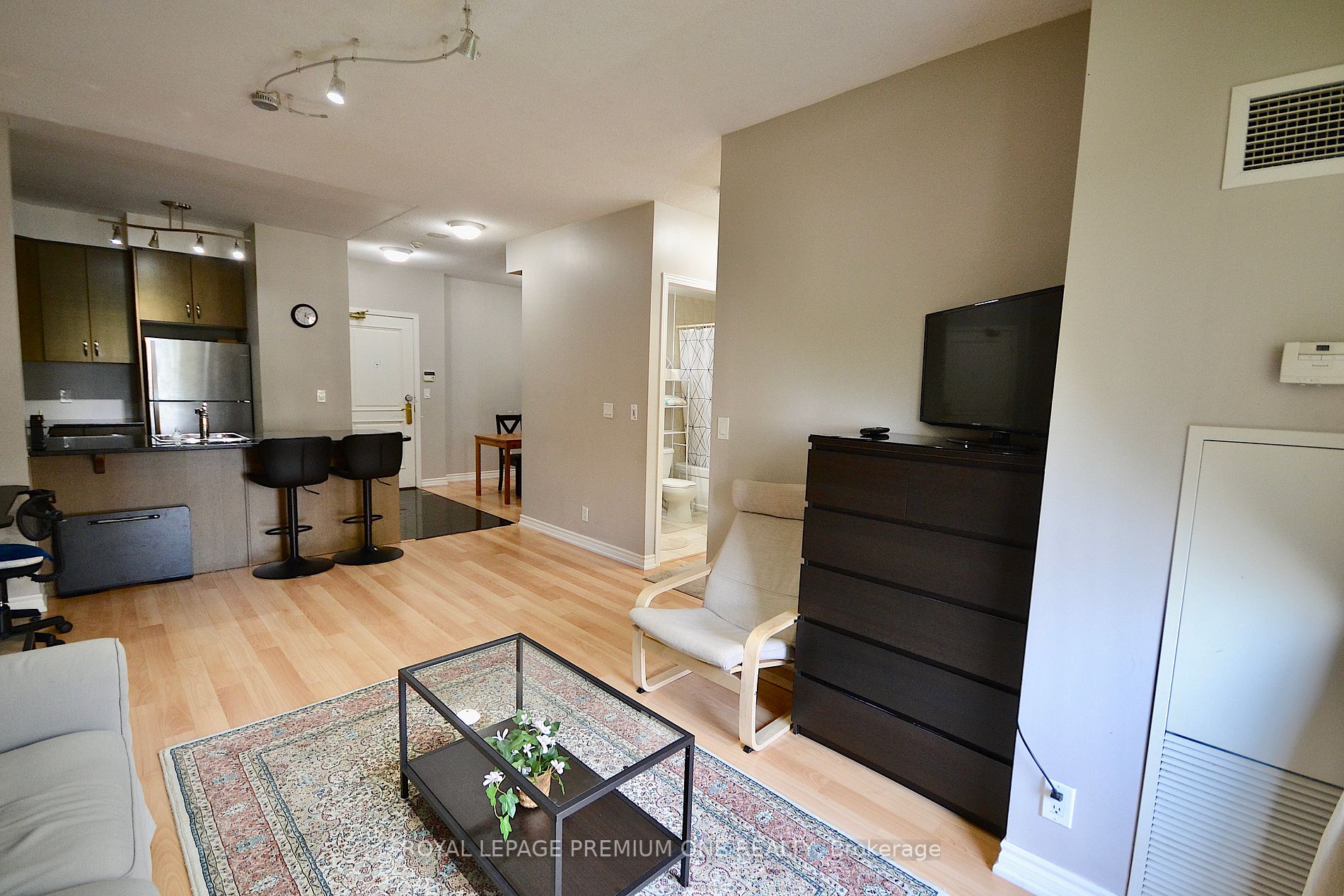 9225 jane Street, #806