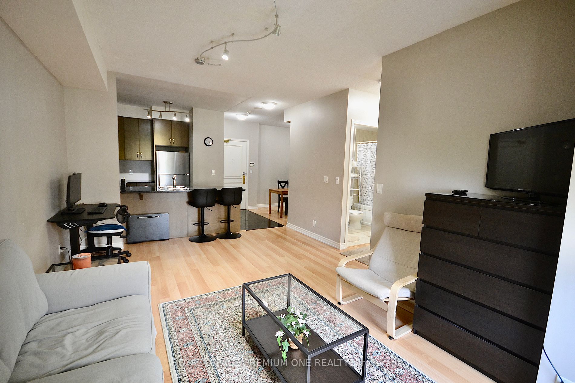 9225 jane Street, #806