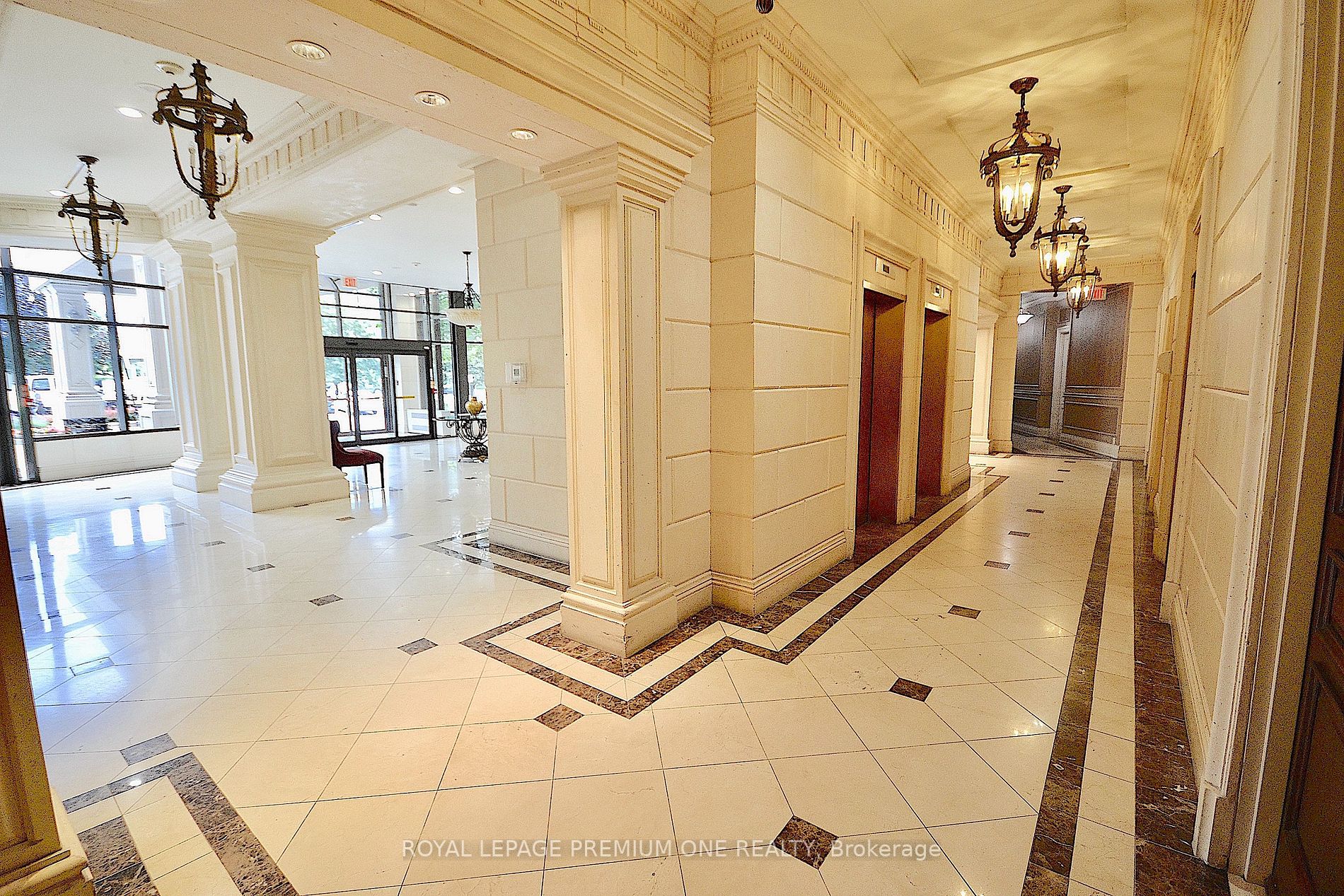 9225 jane Street, #806