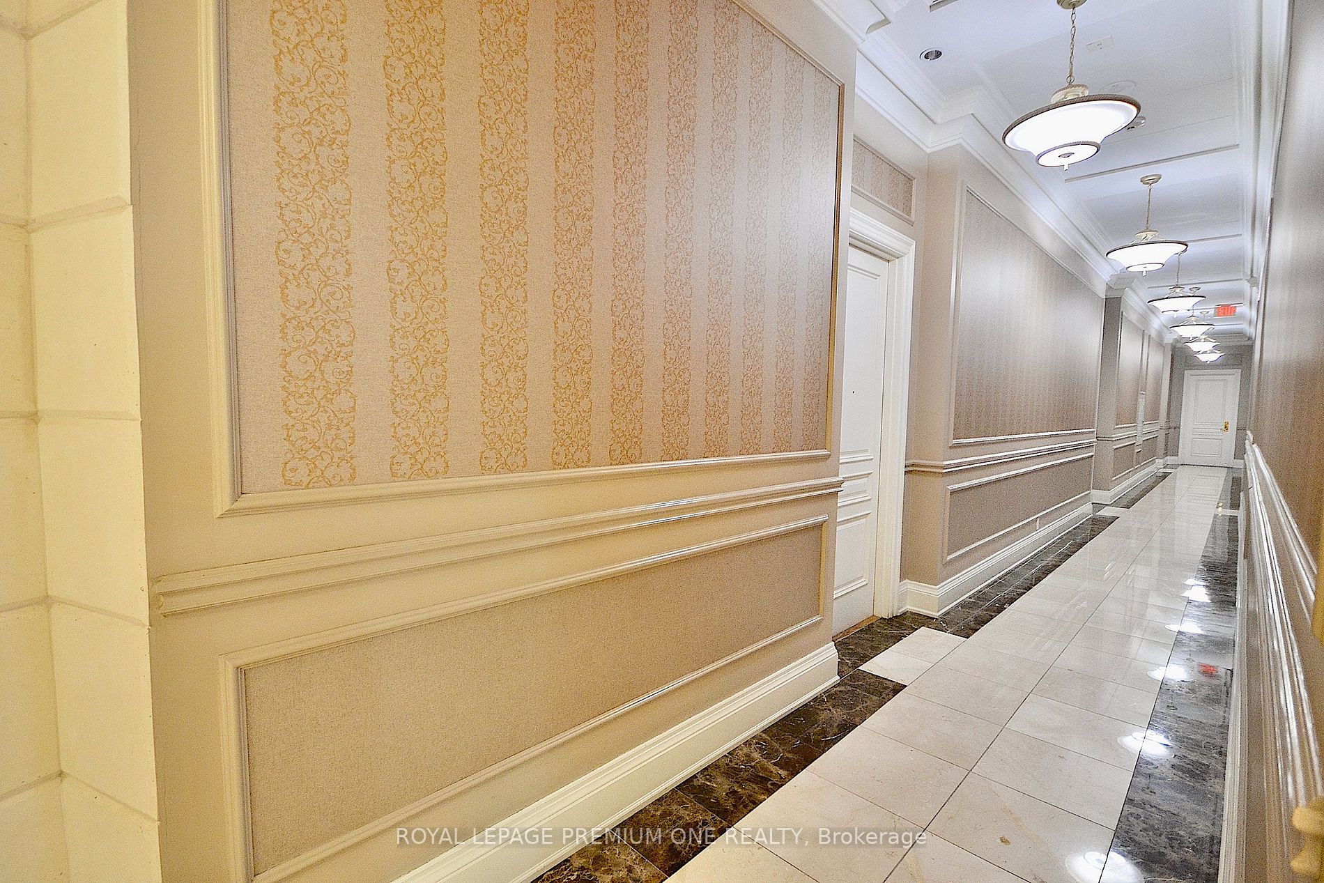 9225 jane Street, #806