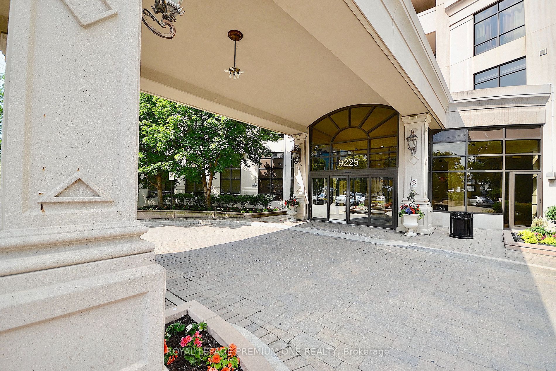 9225 jane Street, #806
