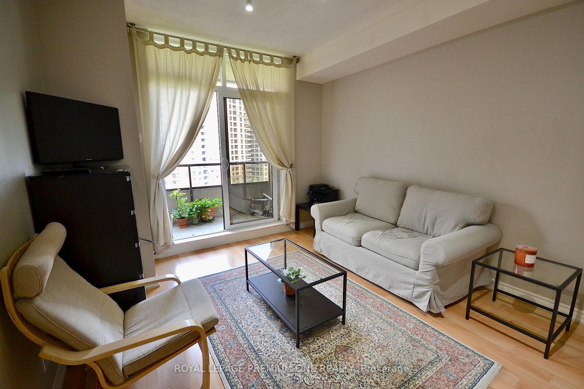9225 jane Street, #806