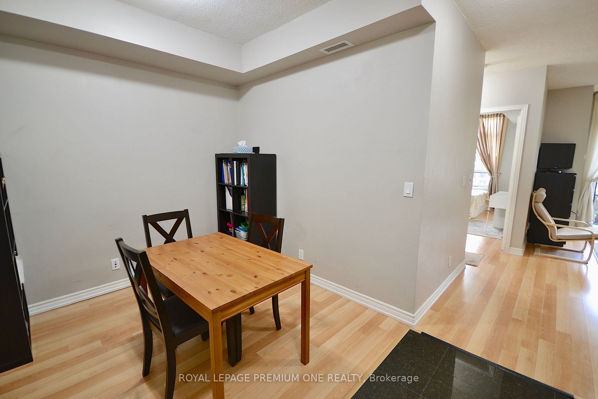 9225 jane Street, #806