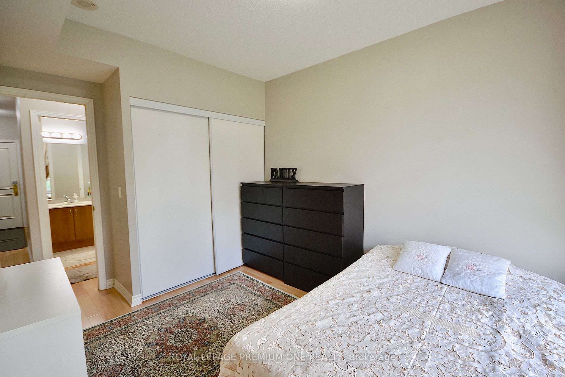 9225 jane Street, #806