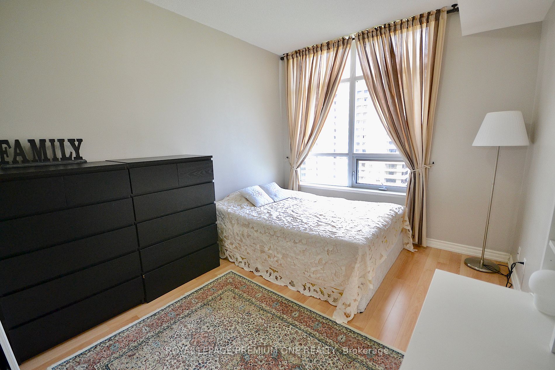 9225 jane Street, #806