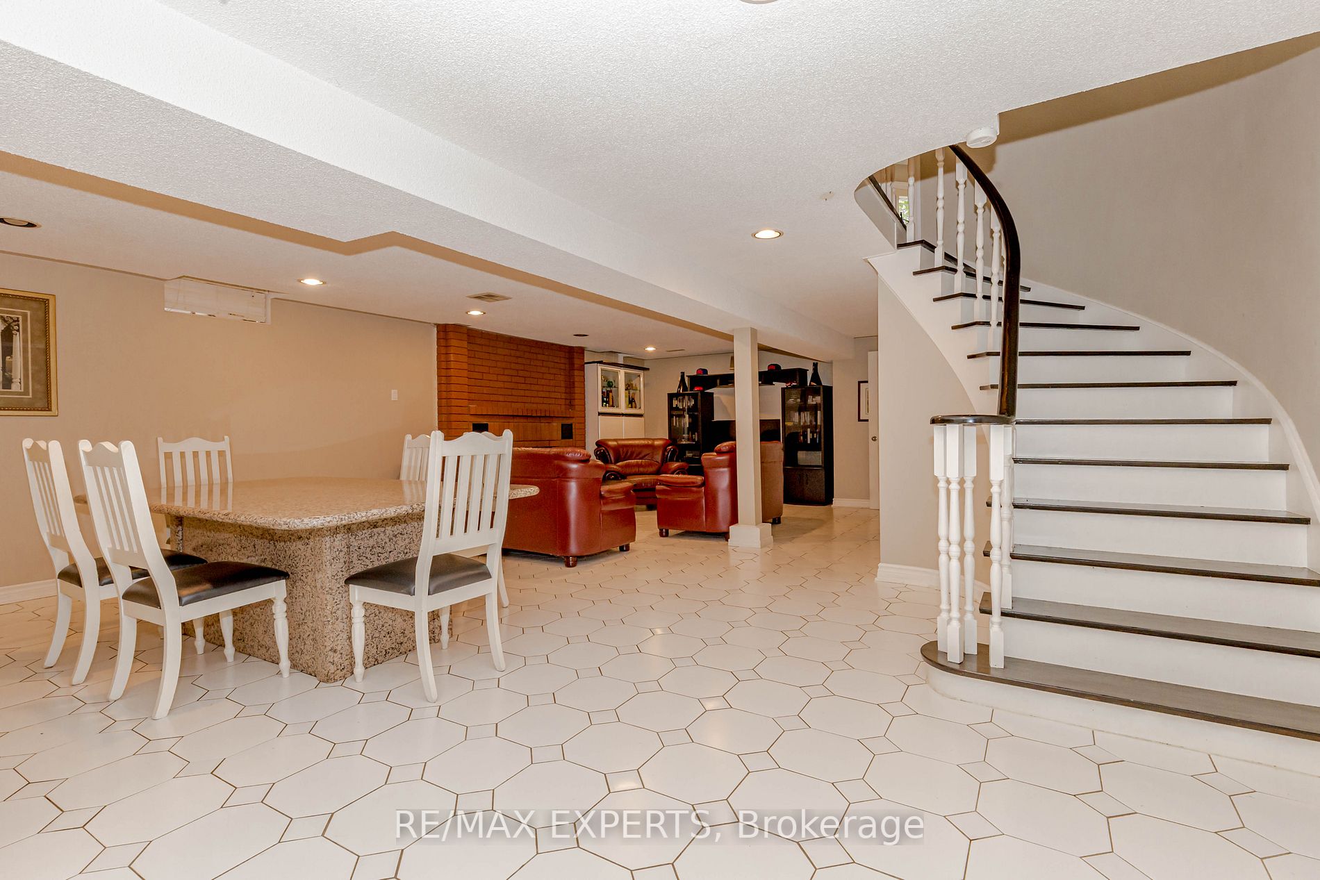166 Killian Rd
