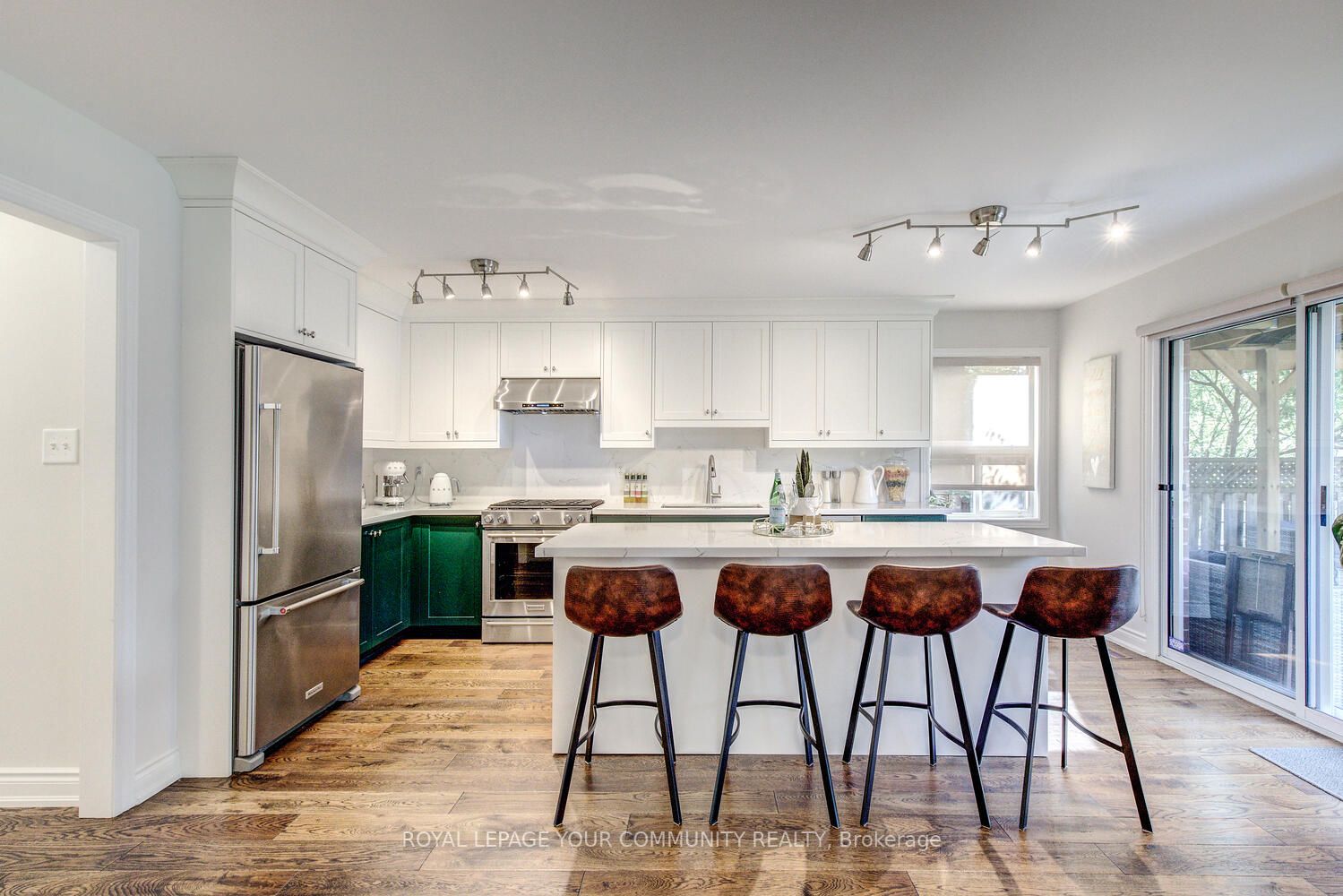 71 Queensbridge Dr