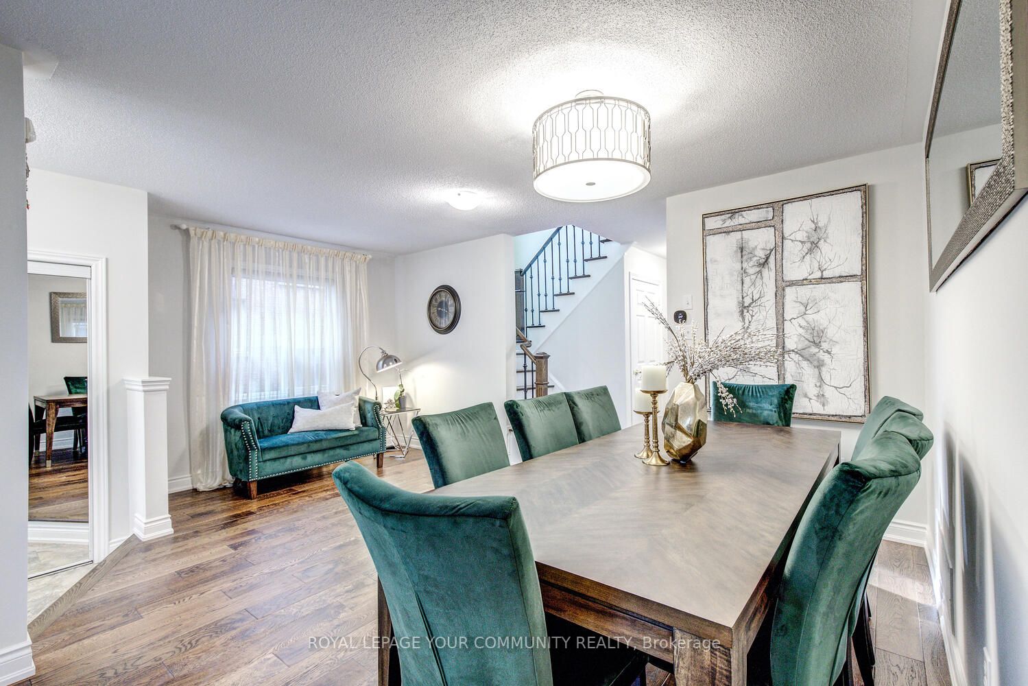 71 Queensbridge Dr