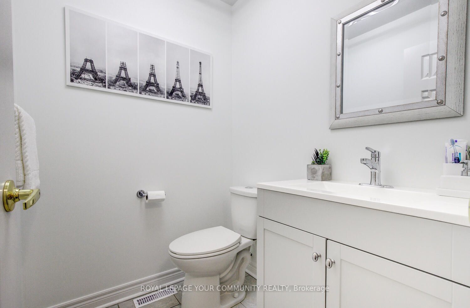 71 Queensbridge Dr