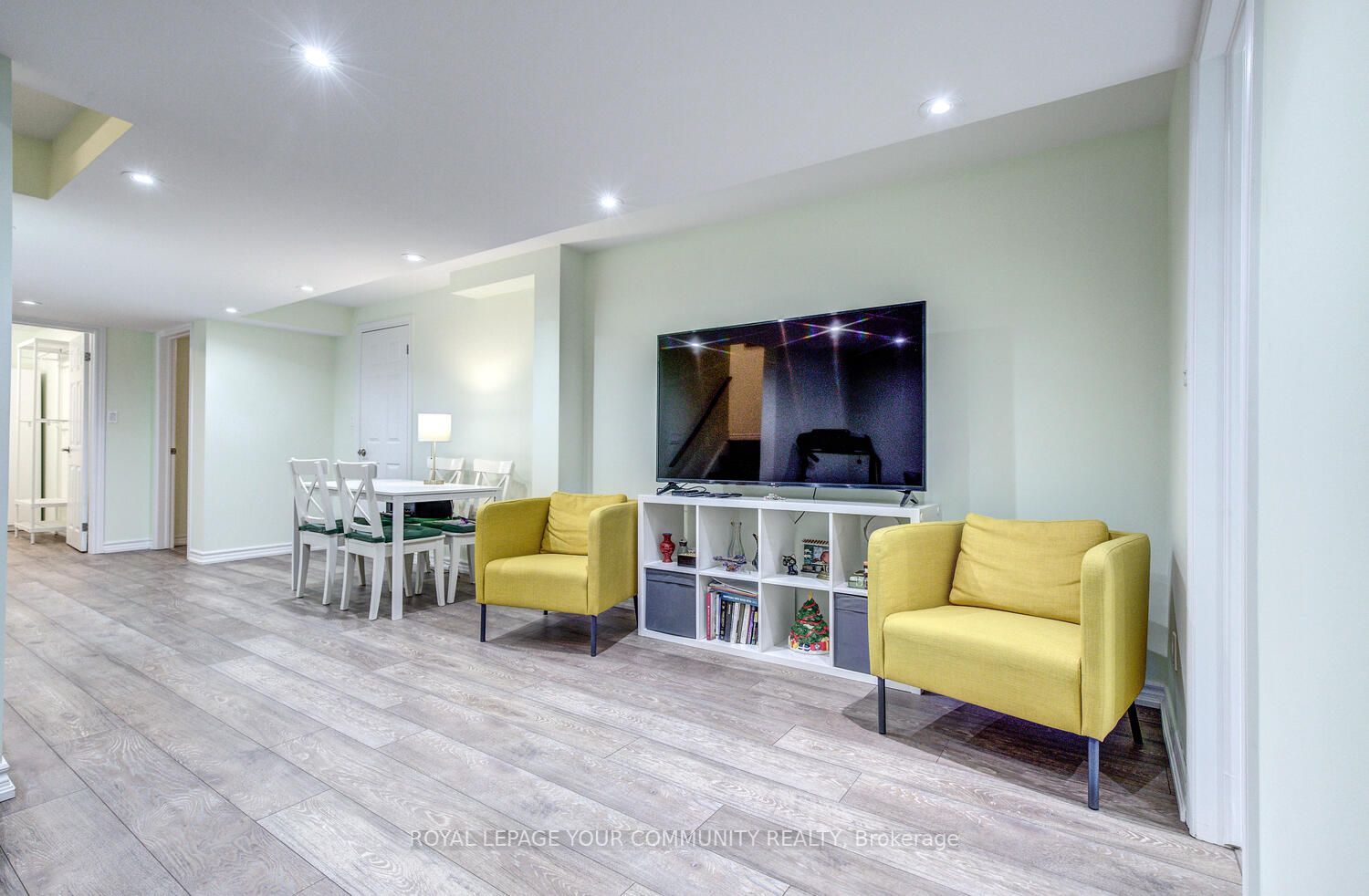 71 Queensbridge Dr
