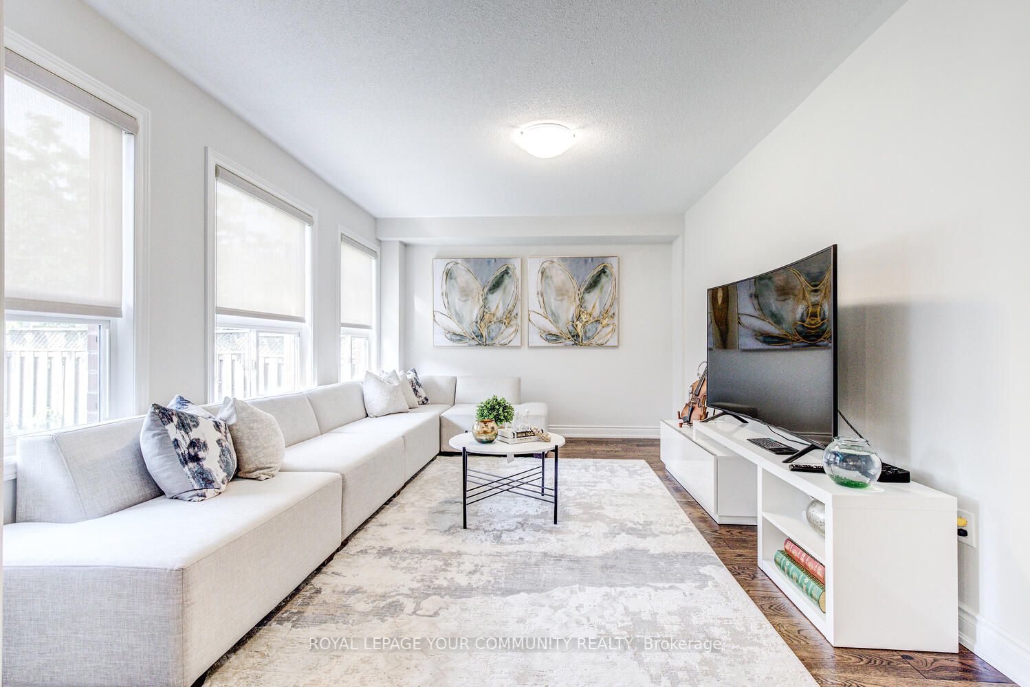 71 Queensbridge Dr