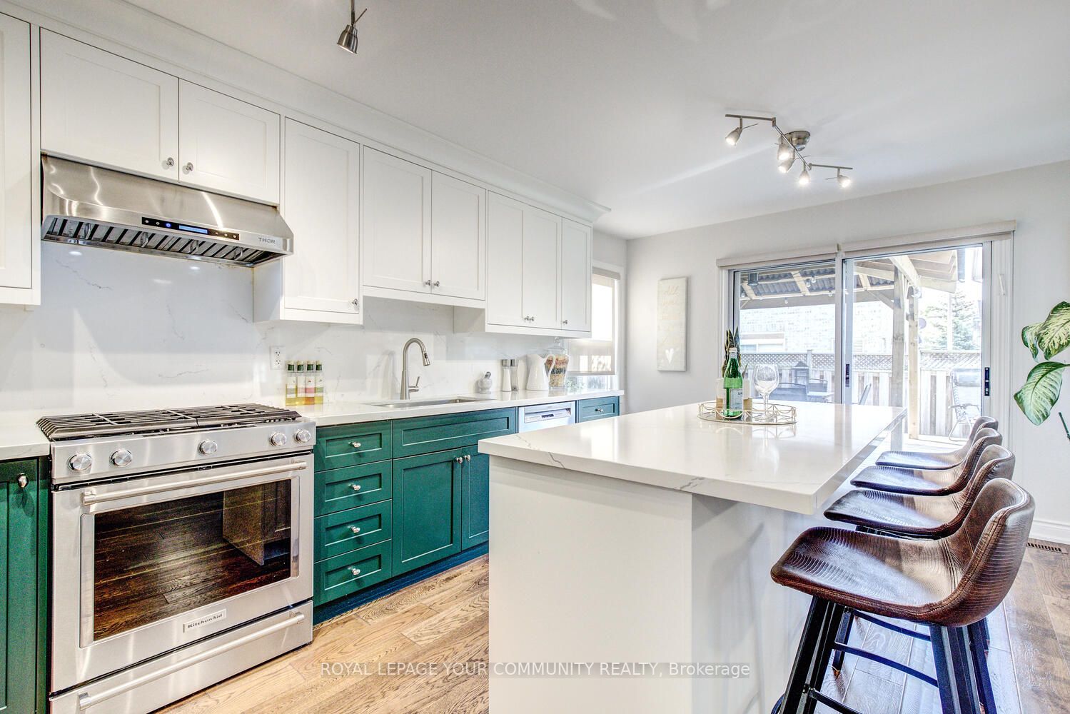 71 Queensbridge Dr