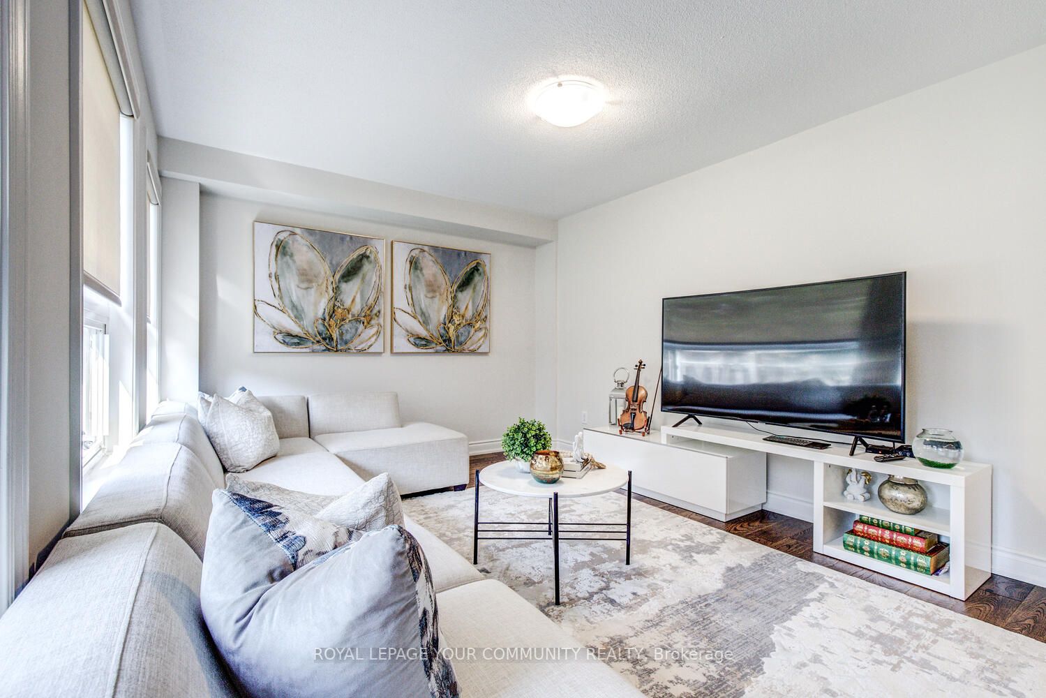 71 Queensbridge Dr