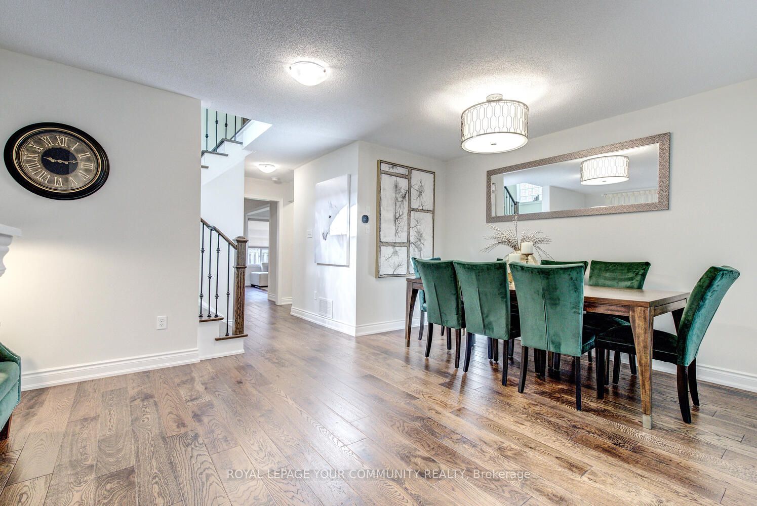 71 Queensbridge Dr