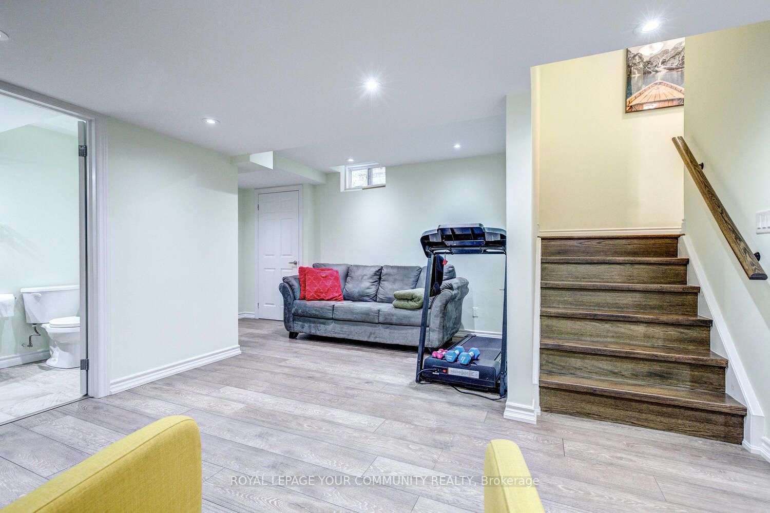 71 Queensbridge Dr