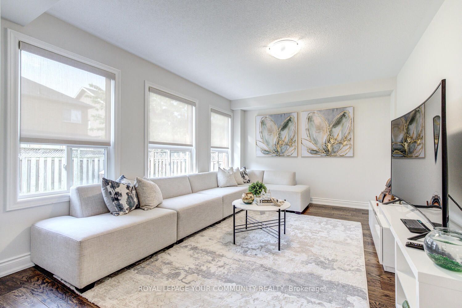 71 Queensbridge Dr