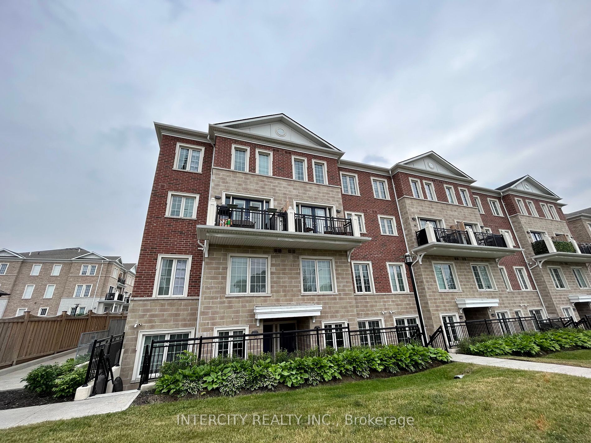 26 Bruce St S, #E05