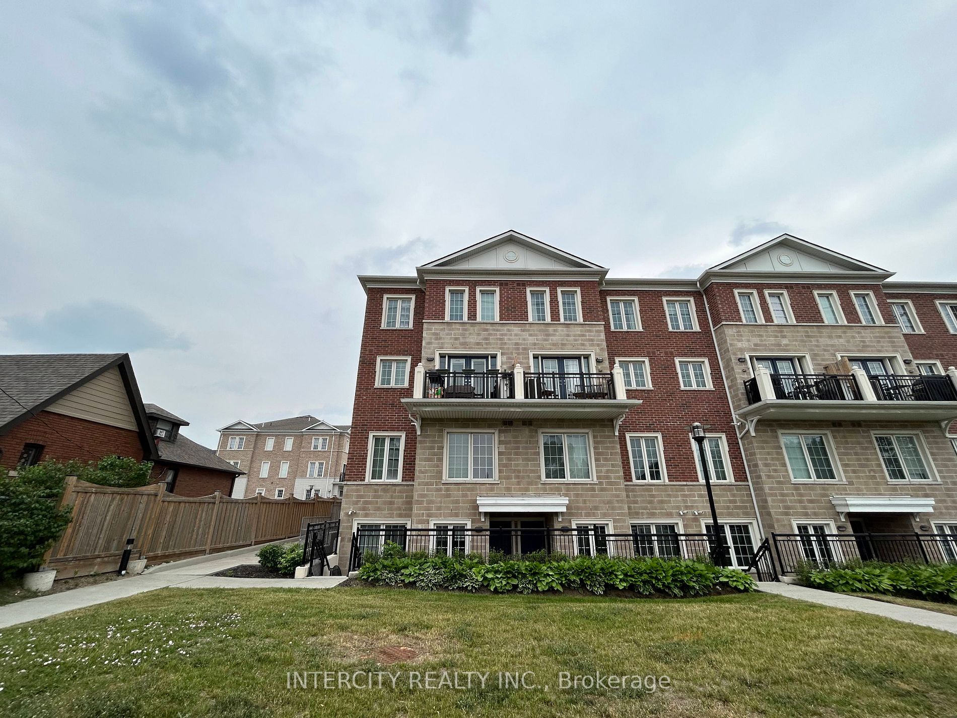 26 Bruce St S, #E05
