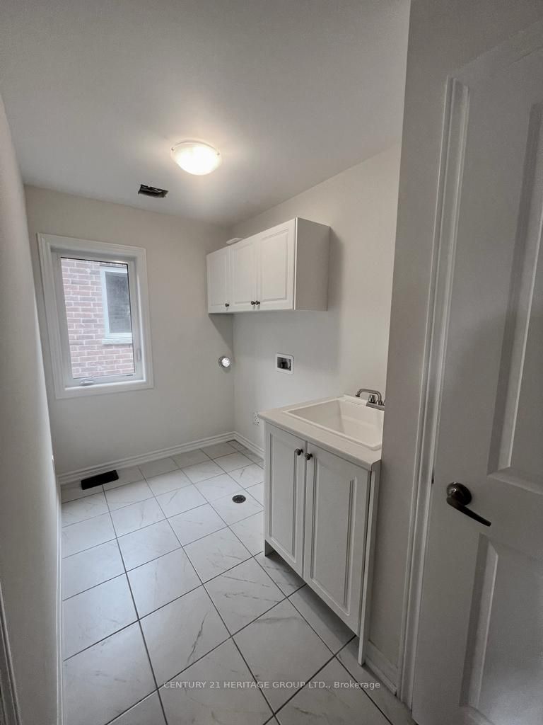 246 Ferragine Cres