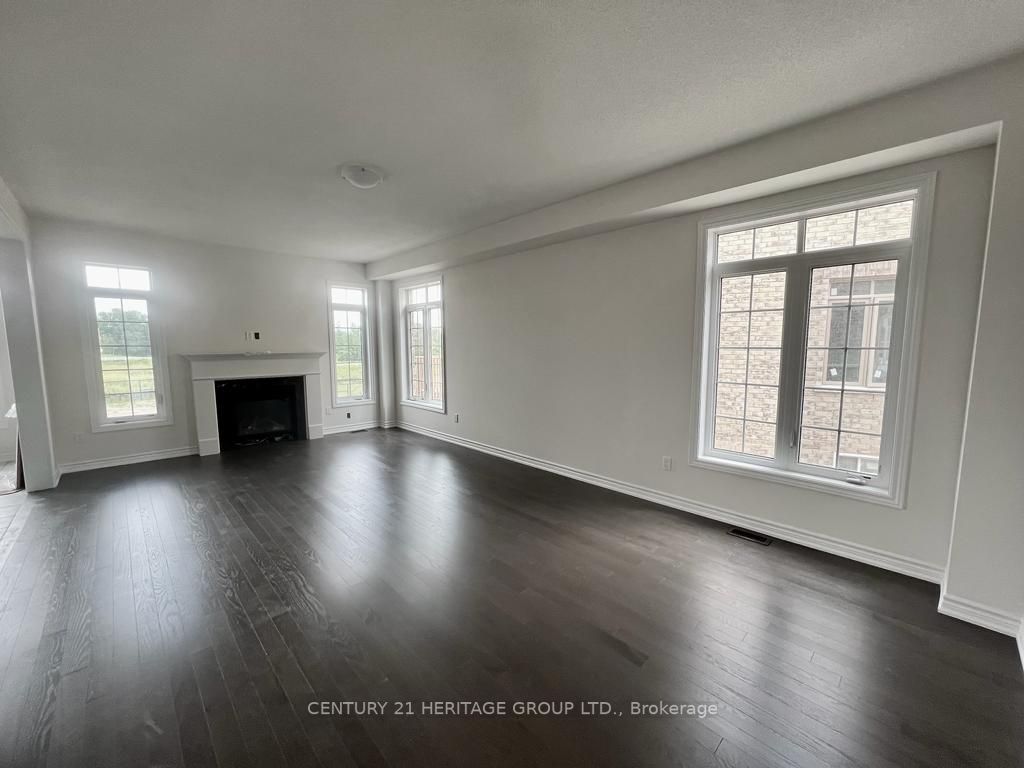 246 Ferragine Cres