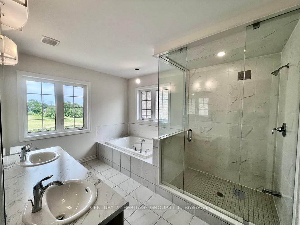 246 Ferragine Cres