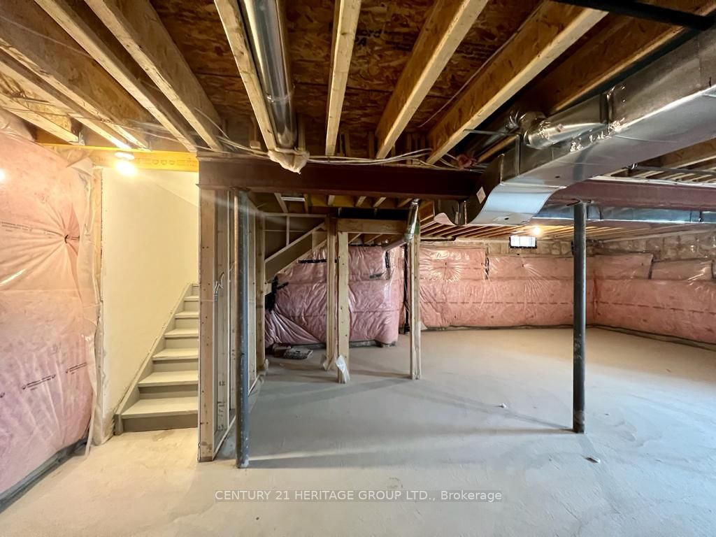 246 Ferragine Cres