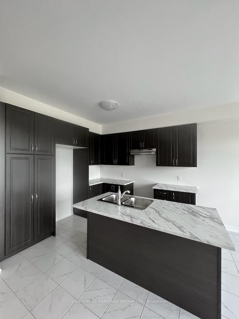 246 Ferragine Cres