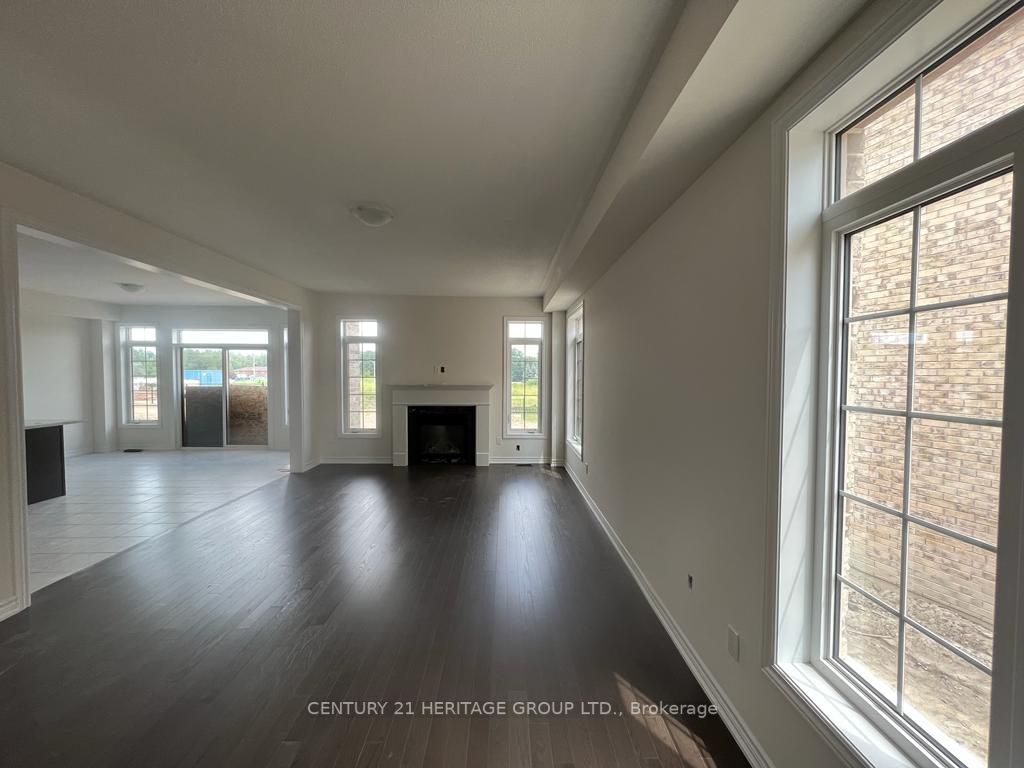 246 Ferragine Cres