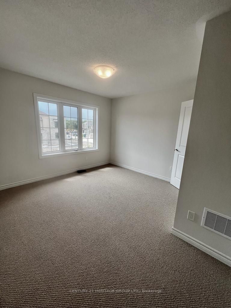 246 Ferragine Cres