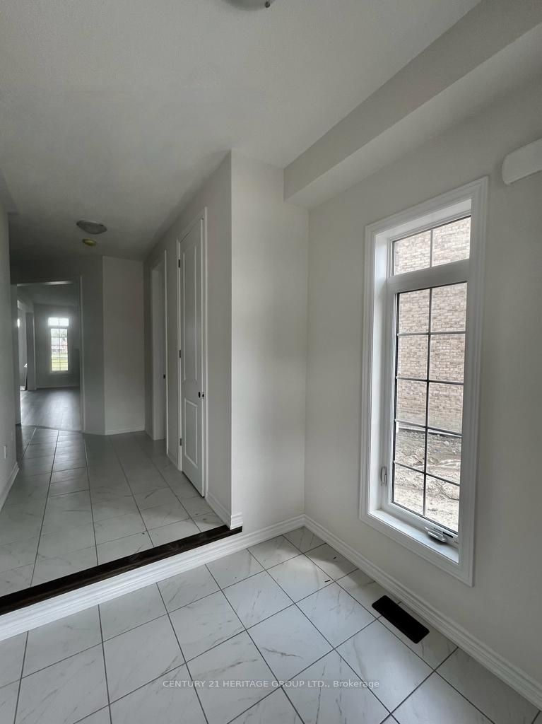 246 Ferragine Cres