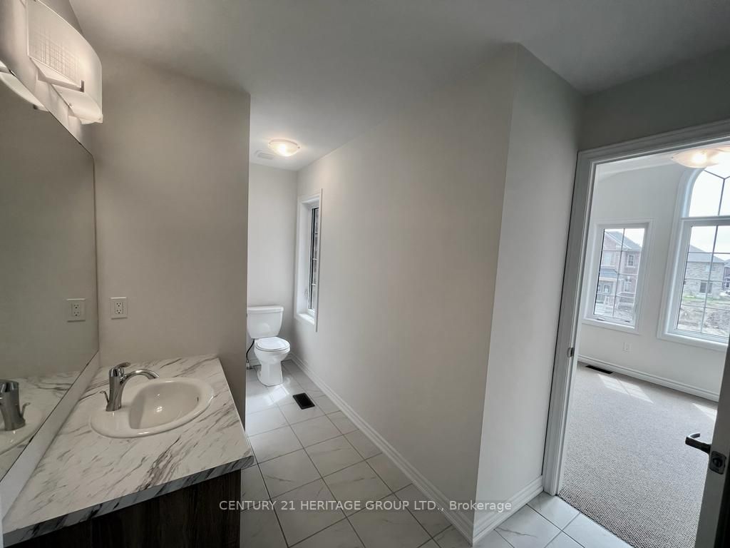 246 Ferragine Cres