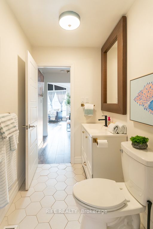 115 Everton Dr W