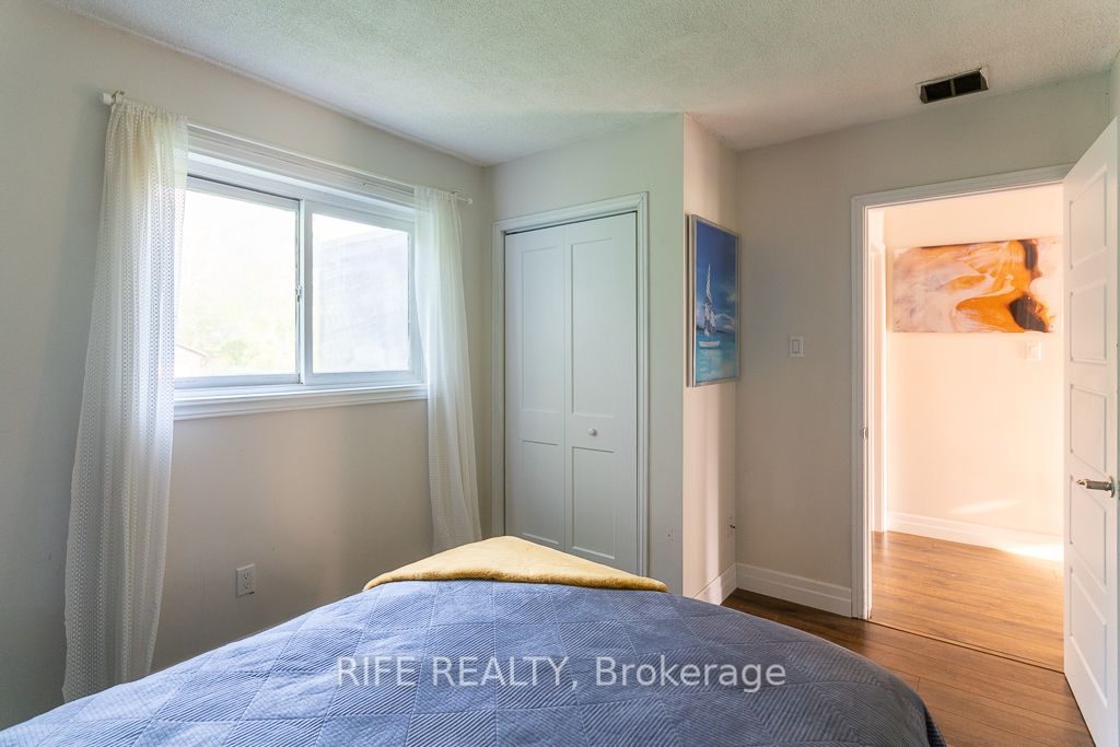 115 Everton Dr W