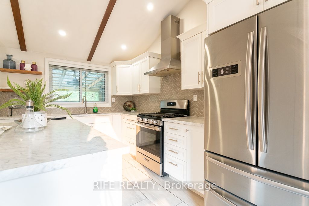 115 Everton Dr W